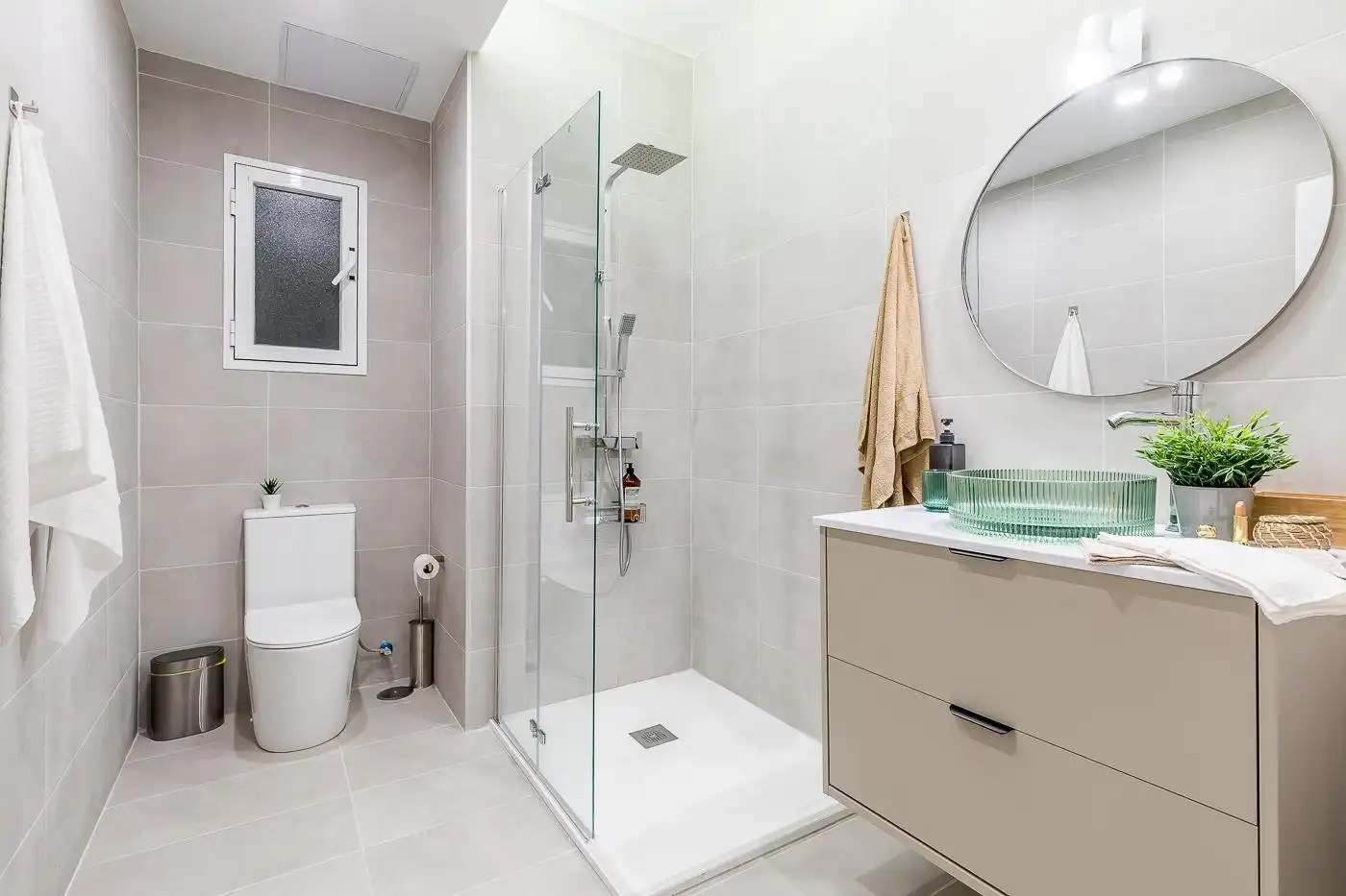 Bany de Apartament en venda en Madrid amb Aire condicionat, Calefacció i Moblat