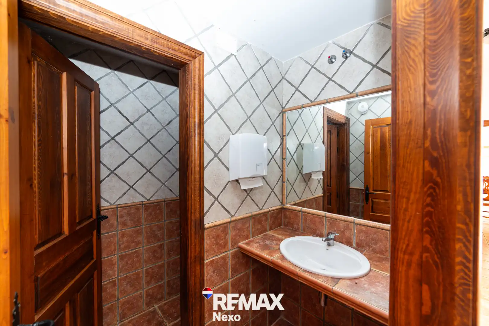 Bathroom of Buildings for sale in San Llorente