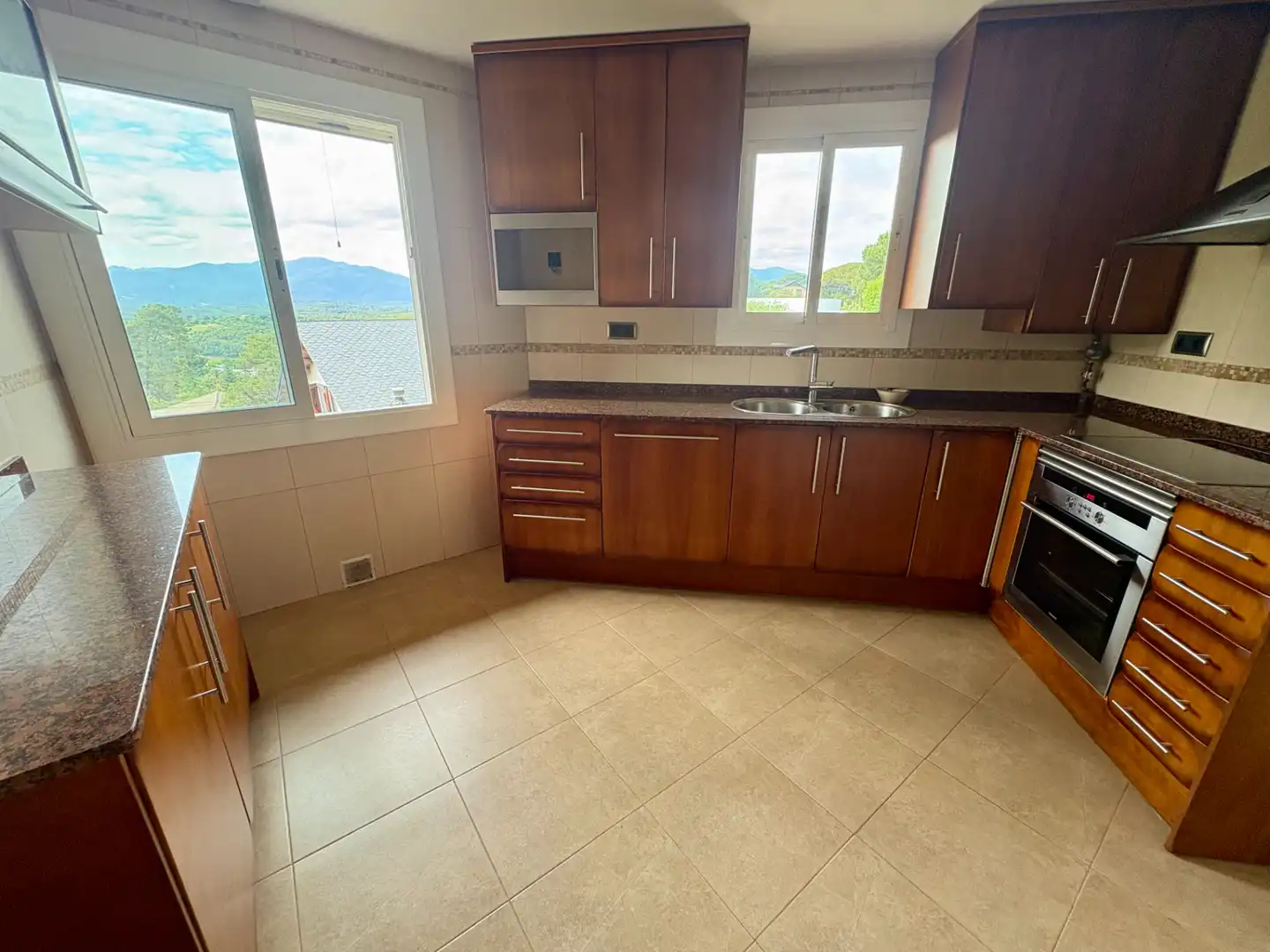Küche von Haus oder Chalet zum Verkauf in Vallgorguina mit Heizung und Privatgarten
