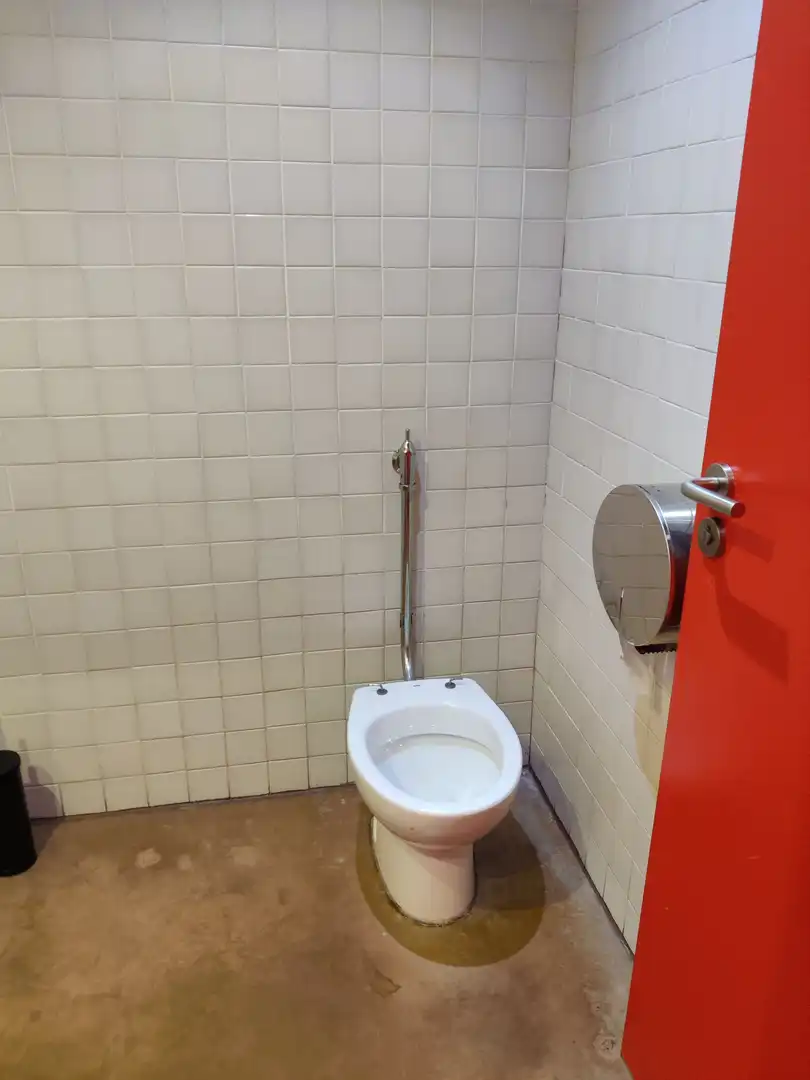 Bathroom of Commercial properties for sale in Burgos  with Air Conditioner