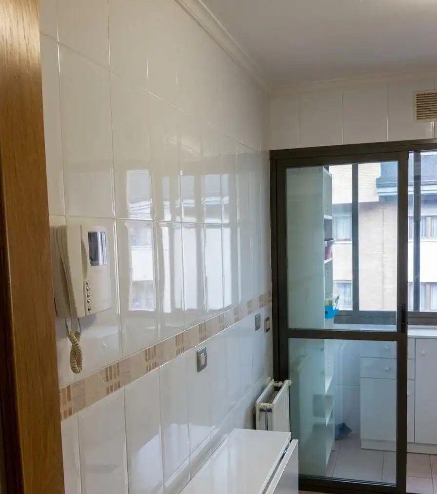 Baño de Piso en venta en Oviedo  con Calefacción y Amueblado