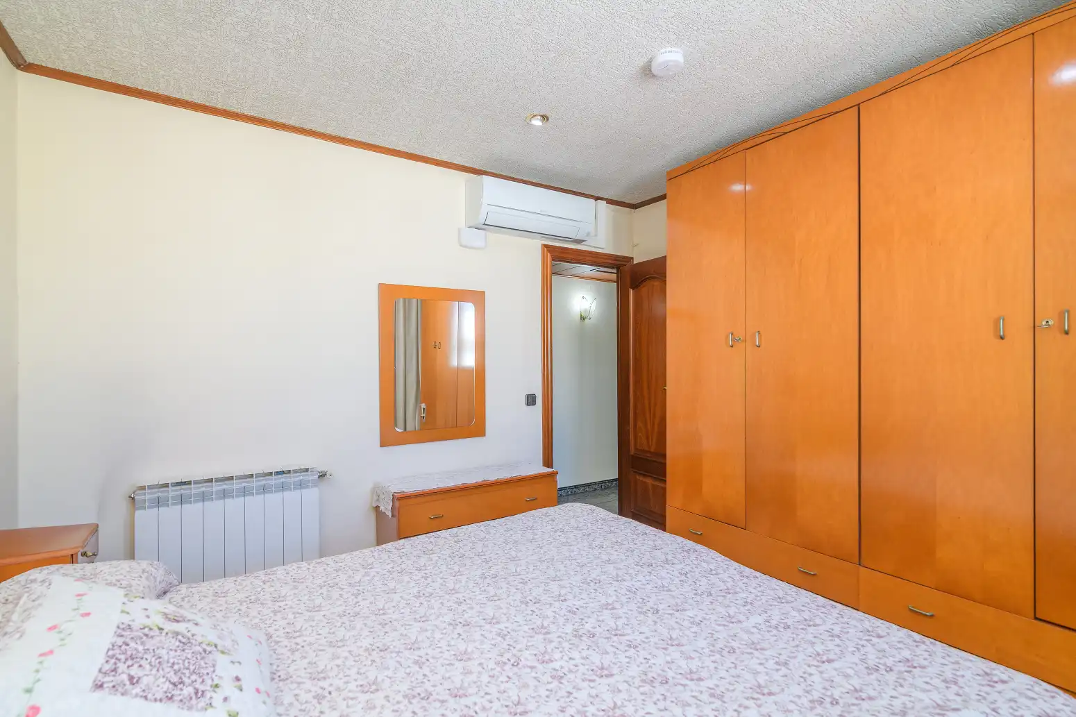 Bedroom of Flat for sale in Cornellà de Llobregat  with Air Conditioner, Heating and Storage room