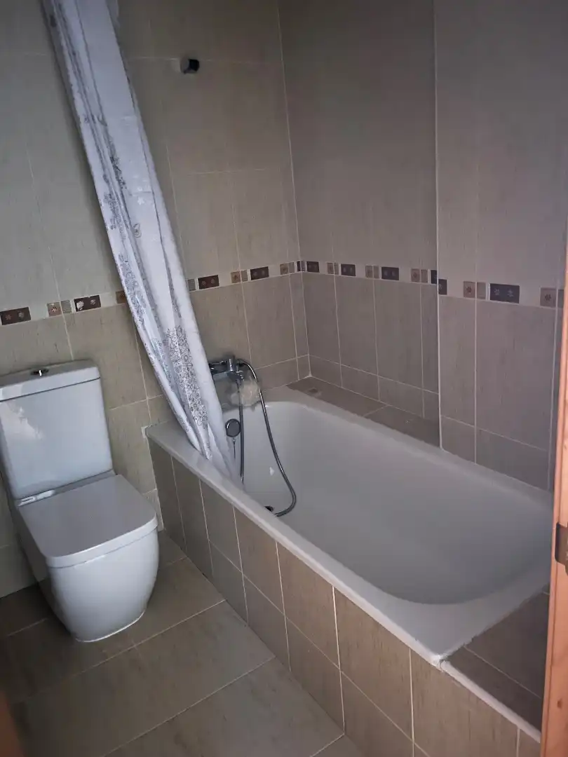 Baño de Dúplex en venta en Monfarracinos con Calefacción, Trastero y Balcón