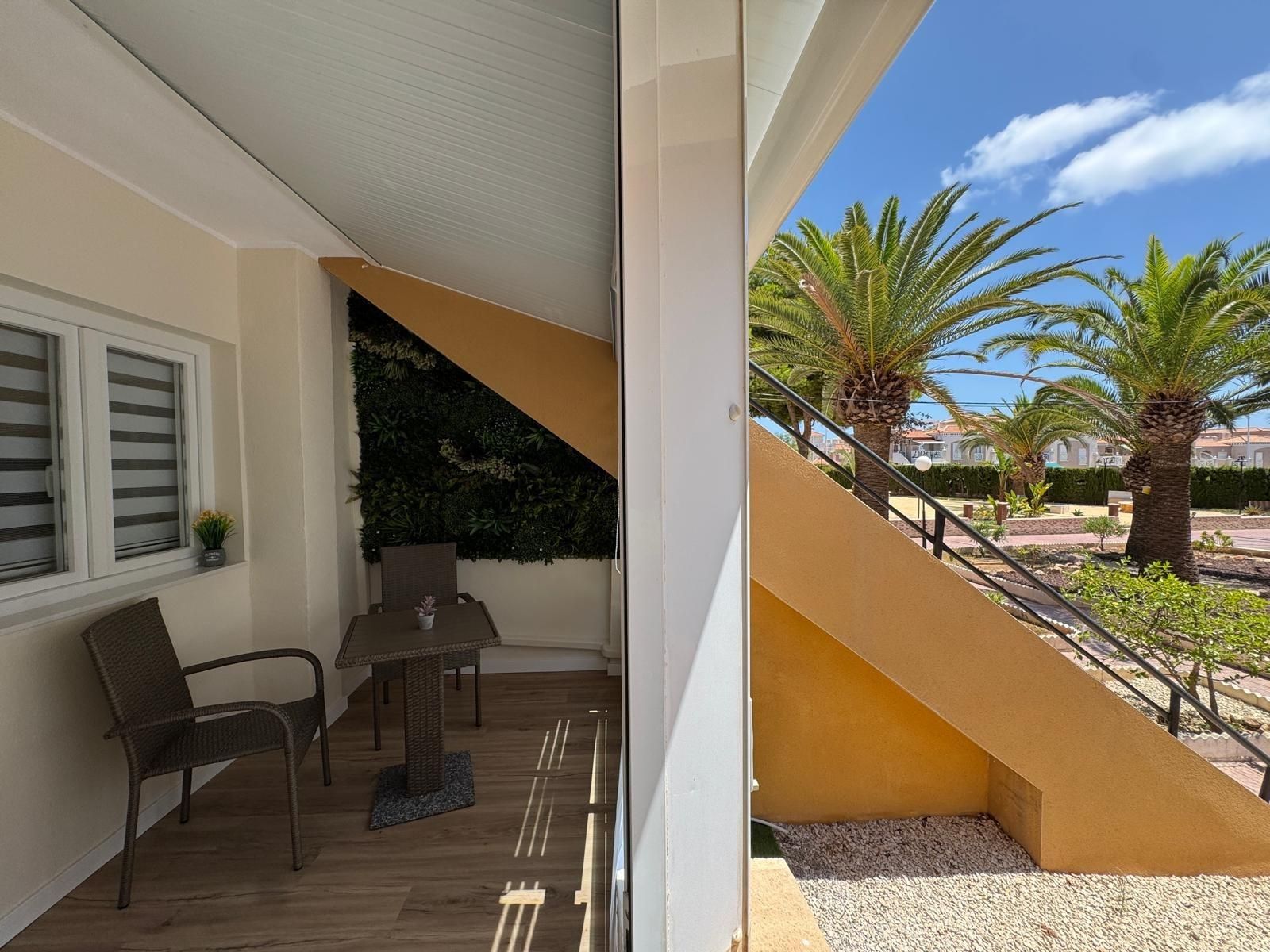 Terrassa de Estudi en venda en Torrevieja amb Aire condicionat, Calefacció i Jardí privat