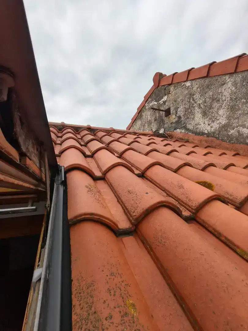 Vista exterior de Casa adosada en venda en Santa Cruz de Bezana amb Balcó