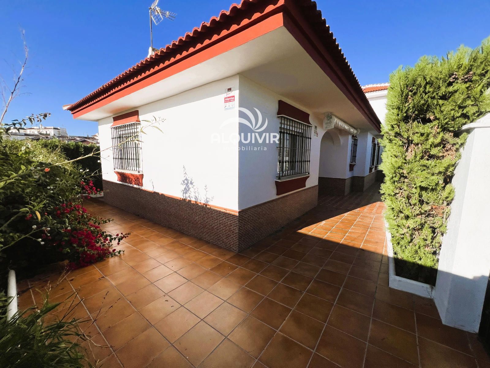 Vista exterior de Casa adosada en venta en Almonte con Trastero y Amueblado