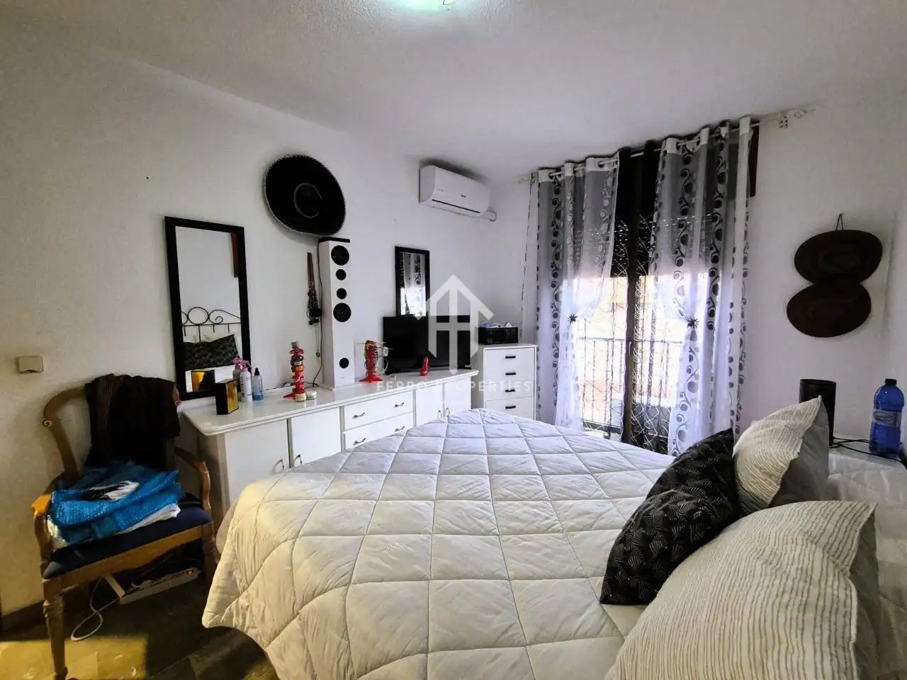Habitación de Piso en venta en Loja con Aire acondicionado y Amueblado