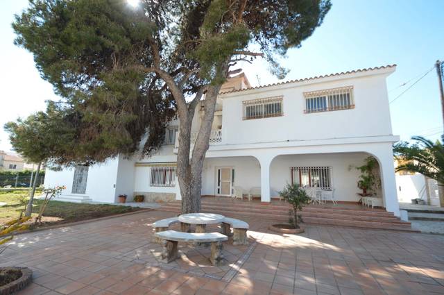 Casa-chalet en Venta en Carrer de les Llevateres en Les Salines