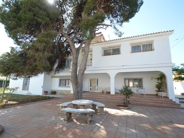 Villa mit Balkon zum Verkauf in Carrer de les Llevateres