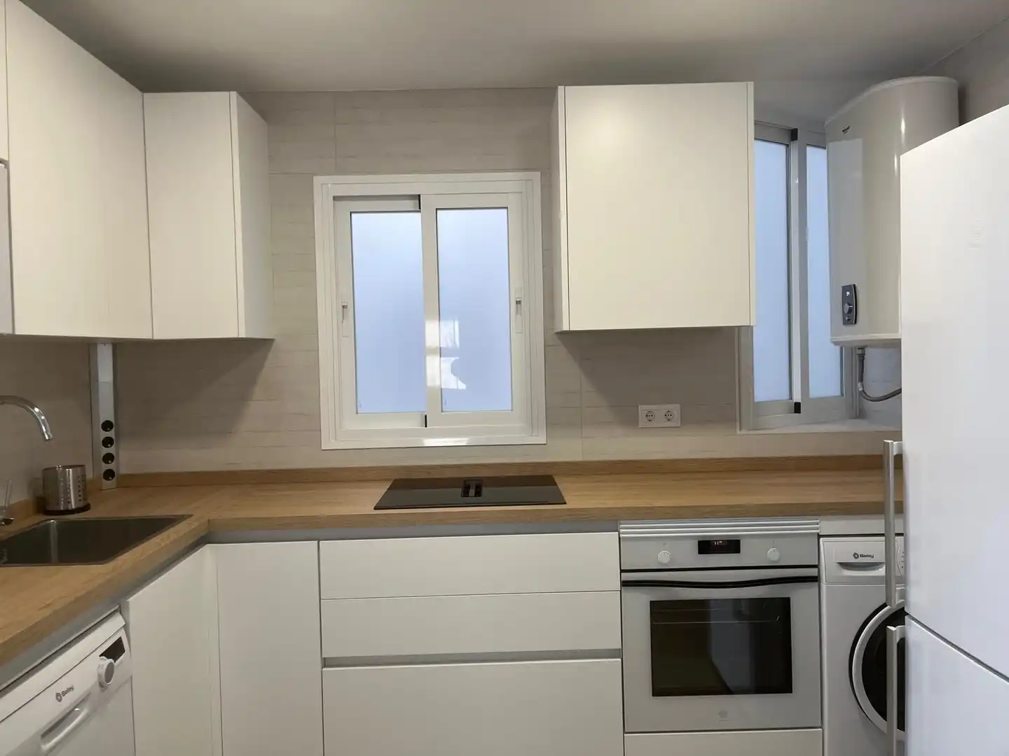 Cocina de Piso de alquiler en Vélez-Málaga con Aire acondicionado