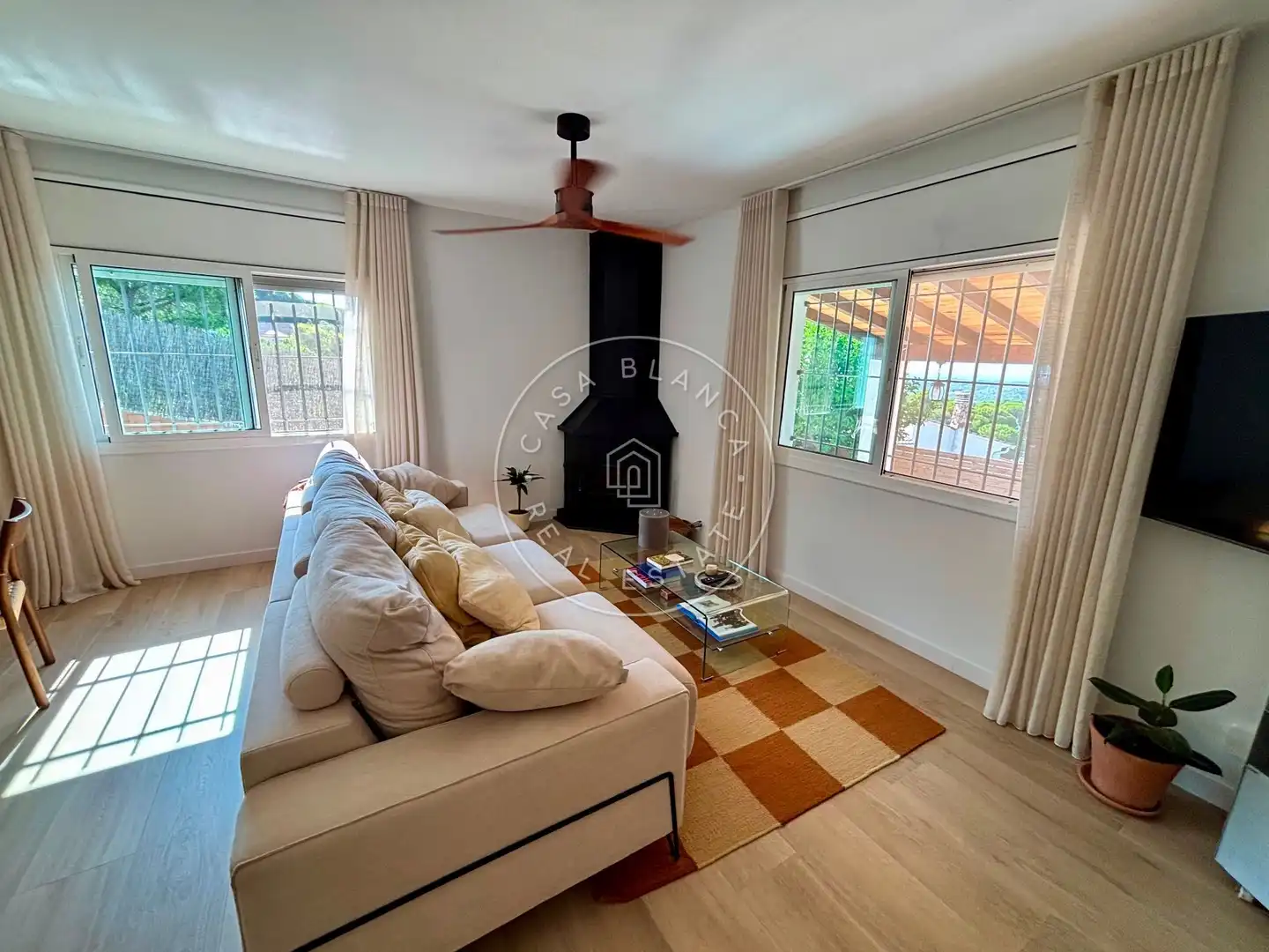 Sala d'estar de Casa o xalet en venda en Lloret de Mar amb Calefacció, Jardí privat i Traster