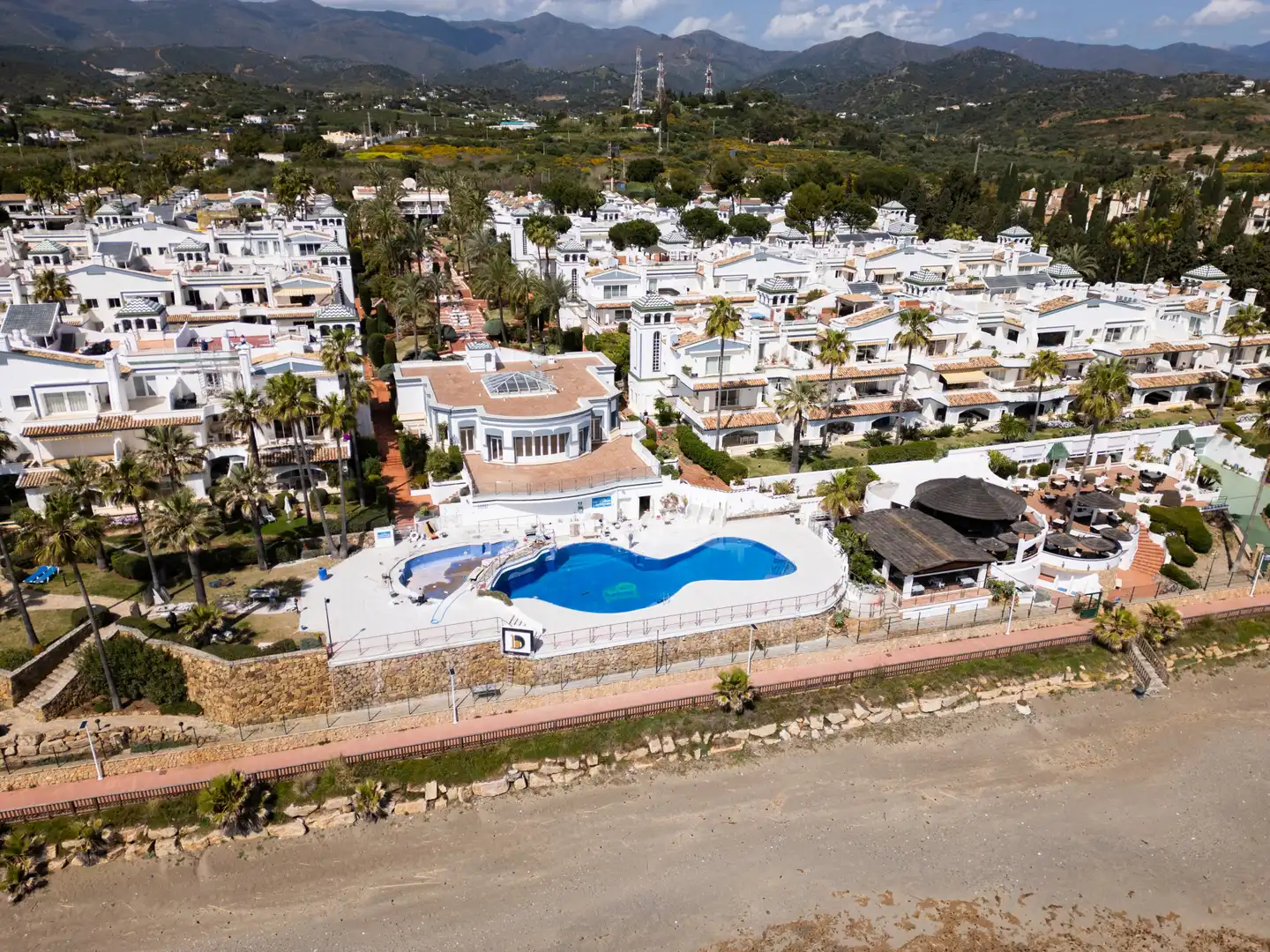 Exterior view of Attic for sale in Estepona  with Air Conditioner, Terrace and Swimming Pool