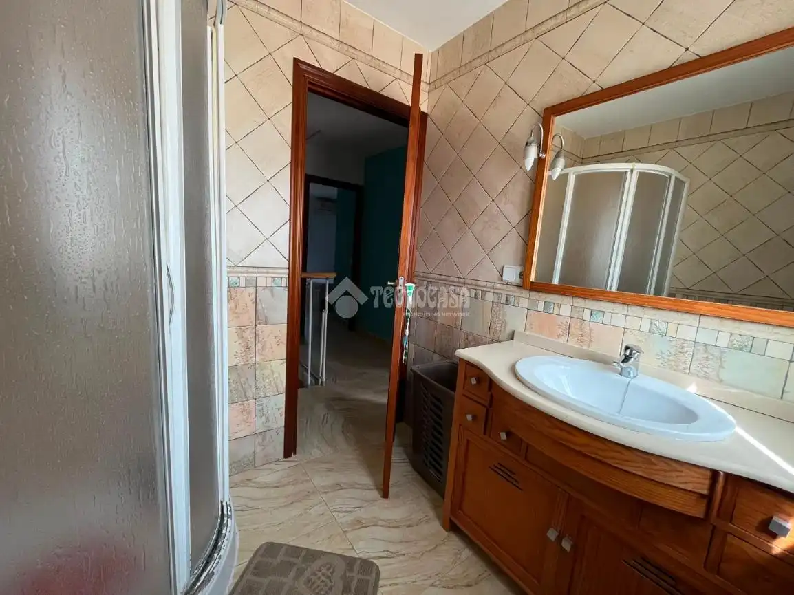 Bathroom of Detached homes for sale in Dos Hermanas  with Air Conditioner and Balcony