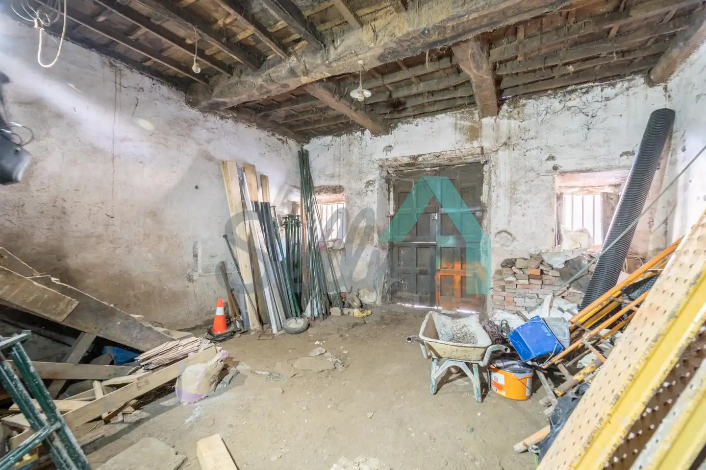 Casa adosada en venta en Quirós con Parquet y Trastero