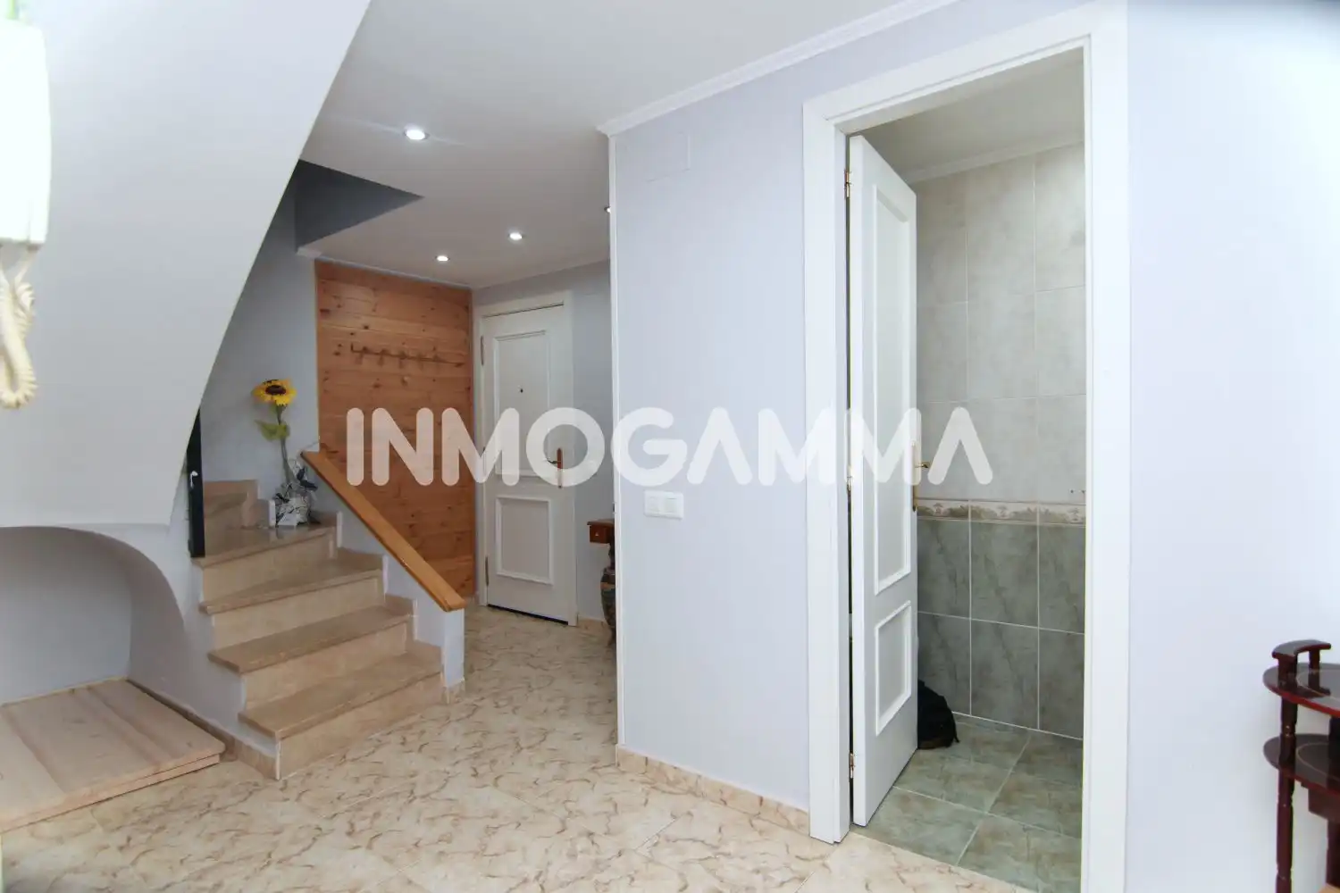 Maisonette zum Verkauf in Cullera mit Klimaanlage, Abstellraum und Balkon