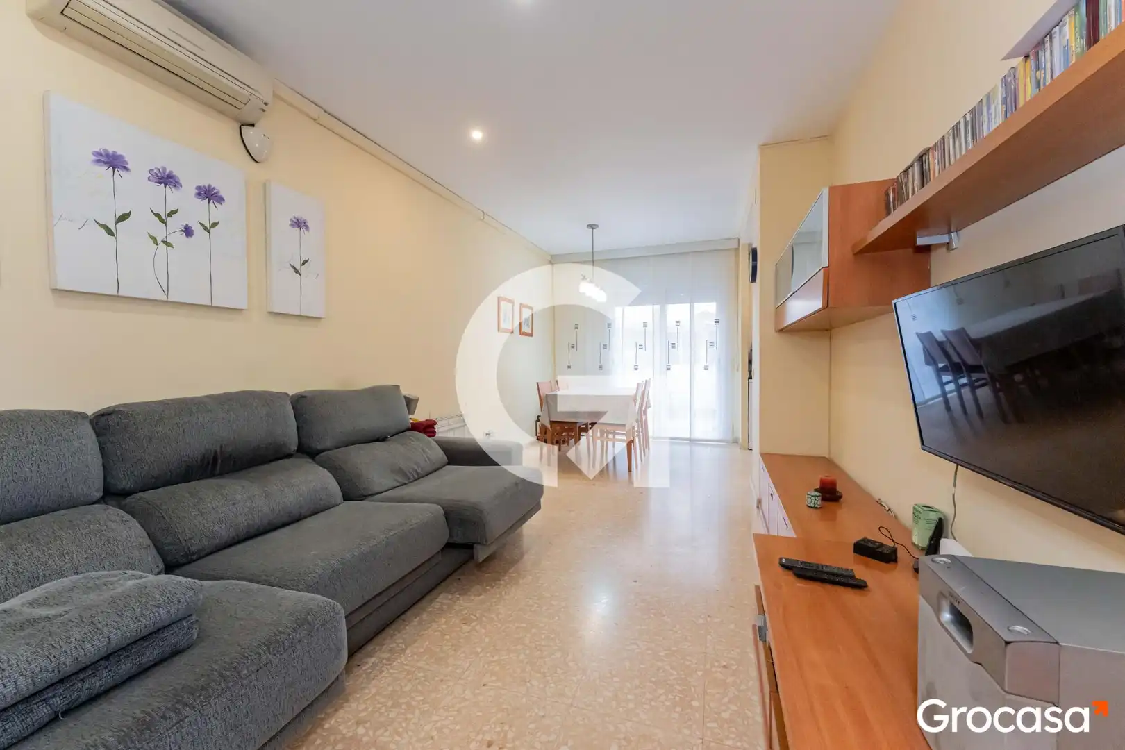 Sala d'estar de Planta baixa en venda en Cornellà de Llobregat amb Aire condicionat, Calefacció i Terrassa