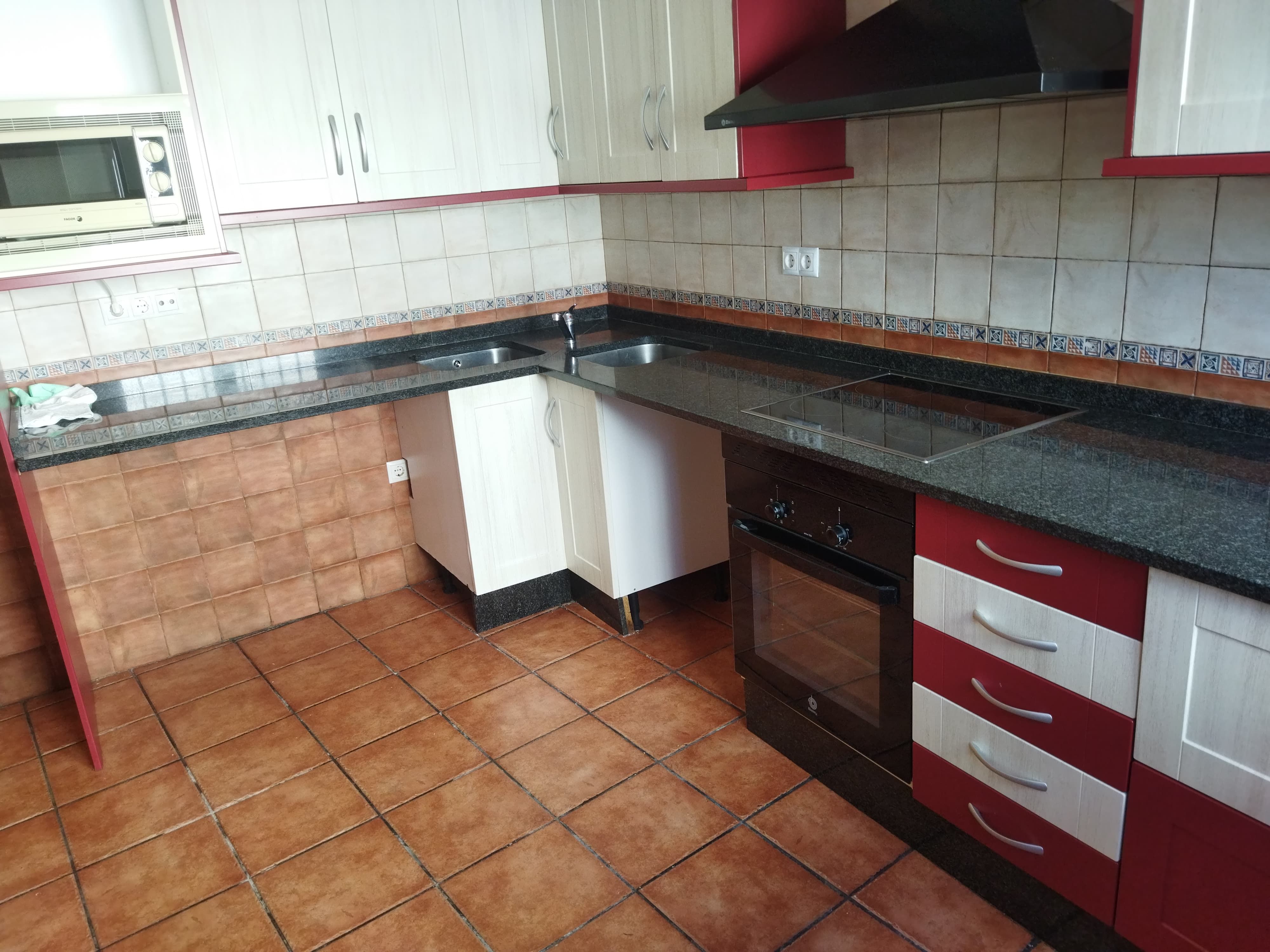 Kitchen of House or chalet for sale in Velada  with Air Conditioner and Heating