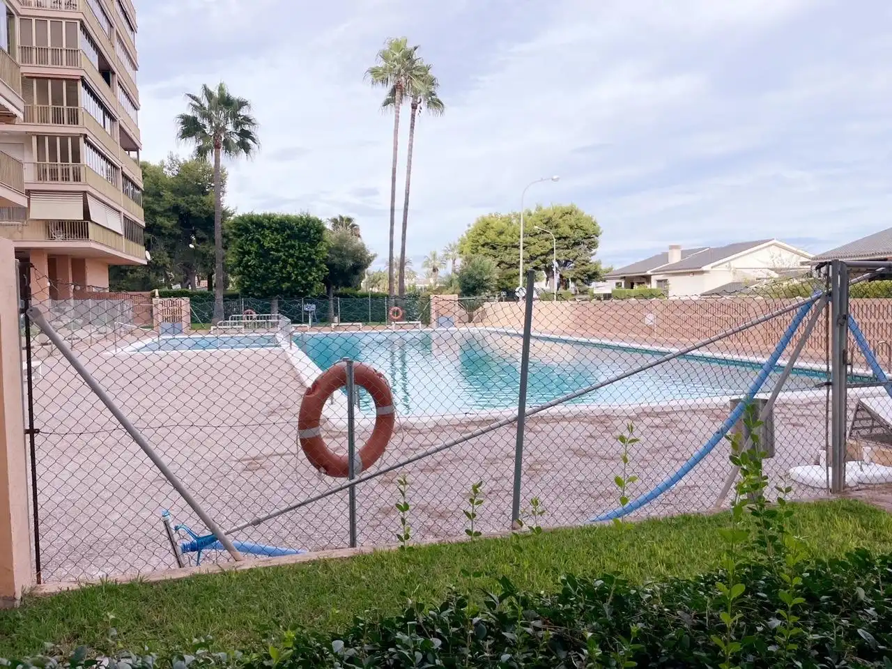 Piscina de Apartamento de alquiler en Benicasim / Benicàssim con Jardín privado, Terraza y Amueblado