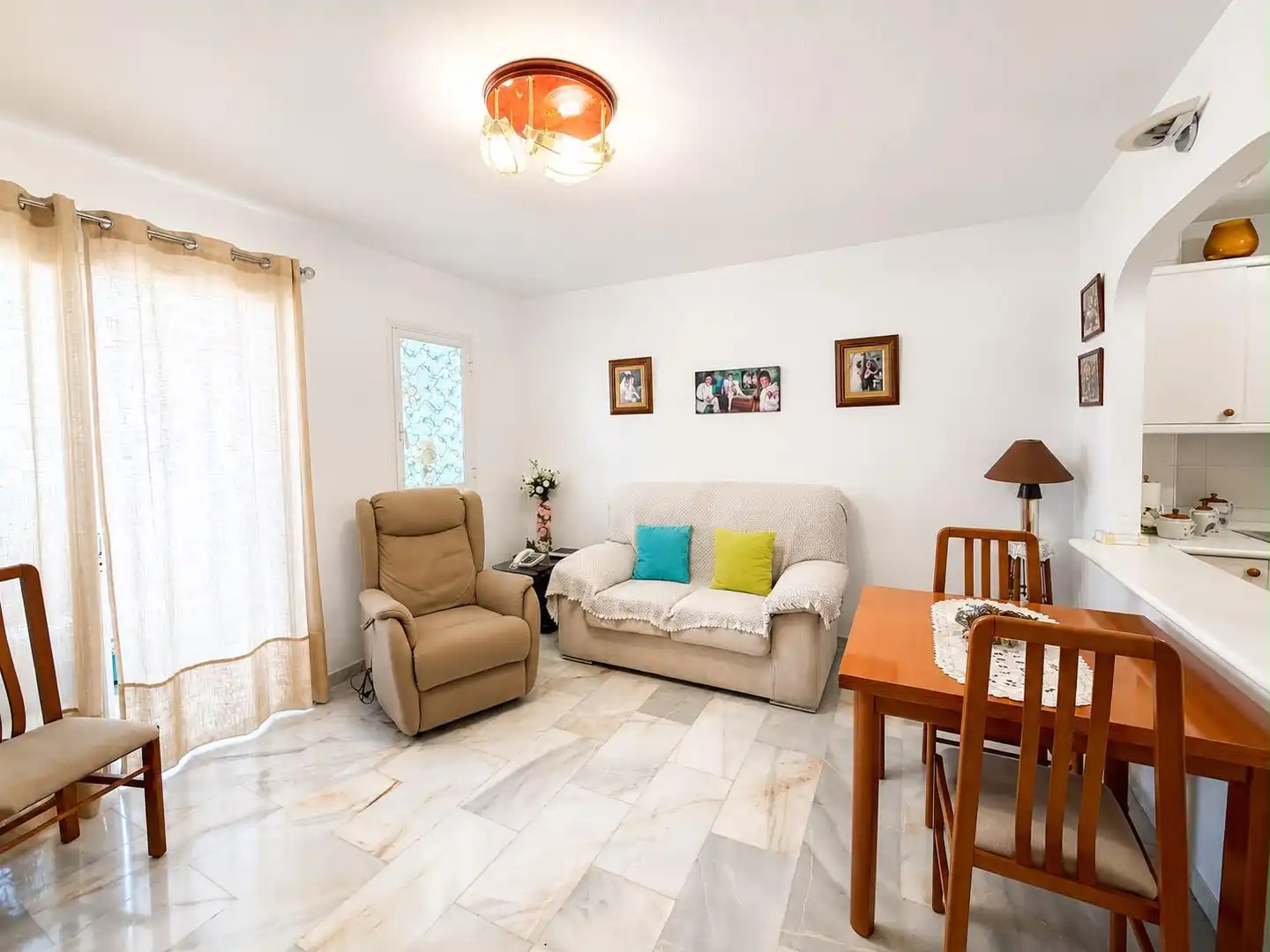 Living room of Flat for sale in Benalmádena  with Air Conditioner, Terrace and Furnished