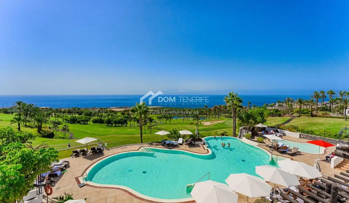 Piscina de Piso en venta en Guía de Isora con Terraza, Trastero y Amueblado