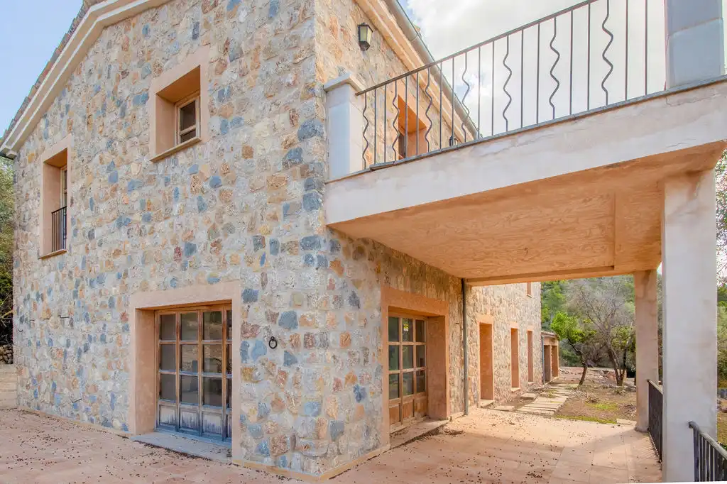 Vista exterior de Casa o xalet en venda en Andratx amb Piscina comunitària