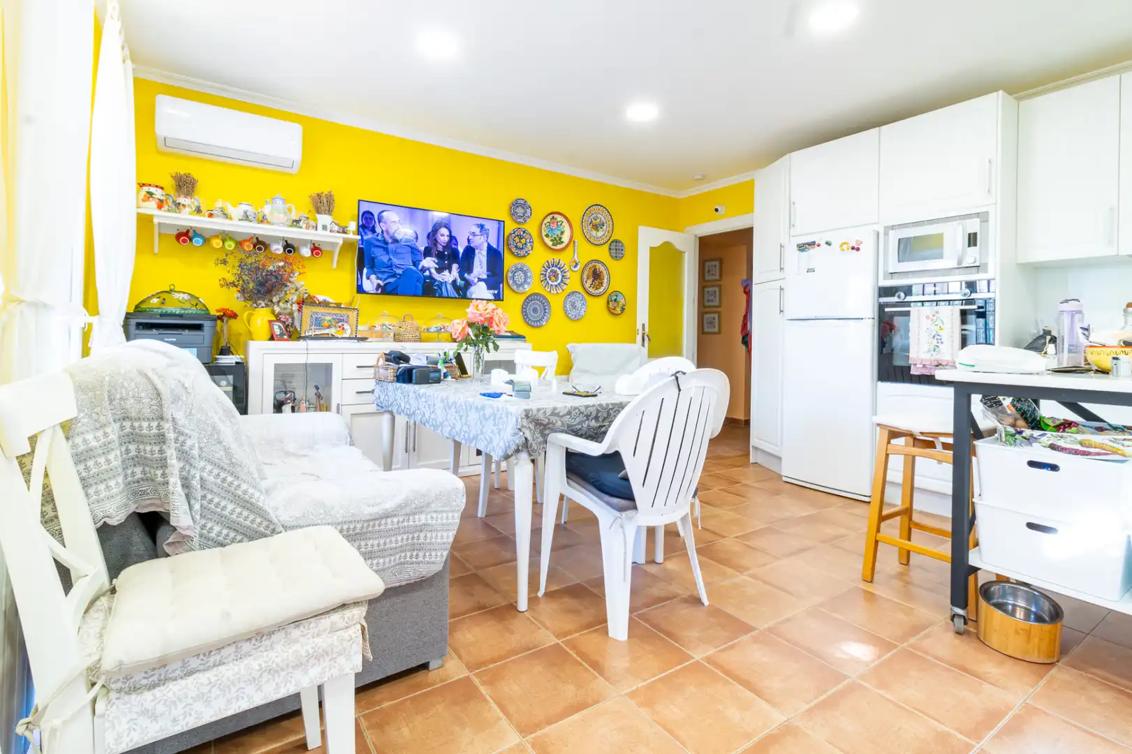 Sala de estar de Casa o chalet en venta en Bollullos de la Mitación con Aire acondicionado, Calefacción y Jardín privado