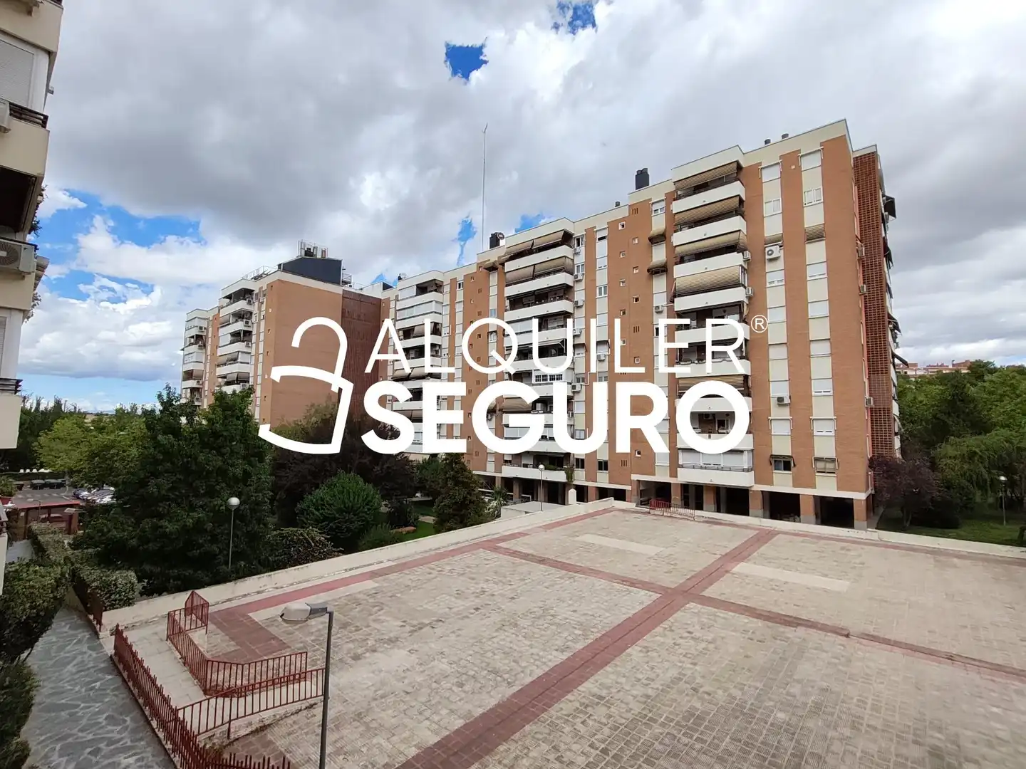 Vista exterior de Pis de lloguer en Madrid amb Calefacció, Piscina i Moblat