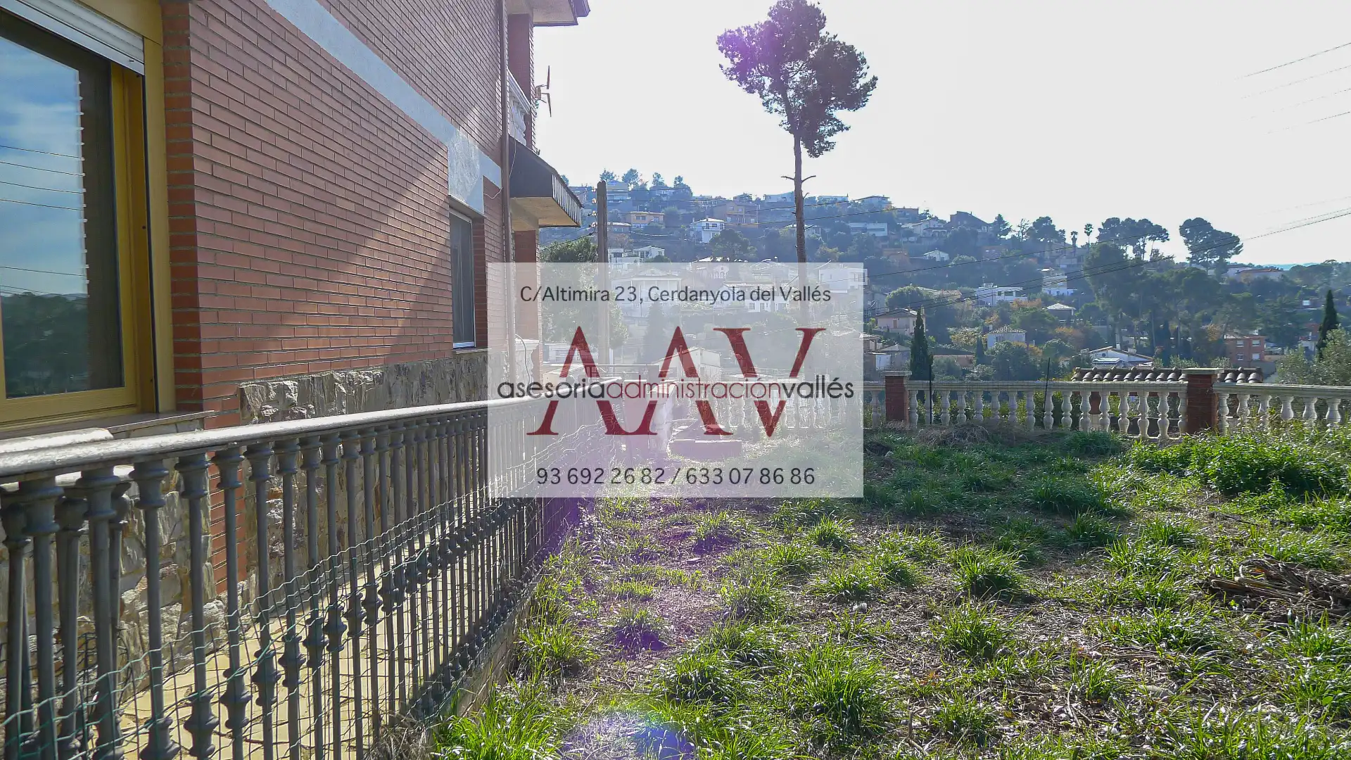 Vista exterior de Casa o xalet en venda en Cerdanyola del Vallès amb Aire condicionat, Calefacció i Jardí privat