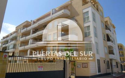 Vista exterior de Pis en venda en Rota amb Terrassa i Piscina comunitària