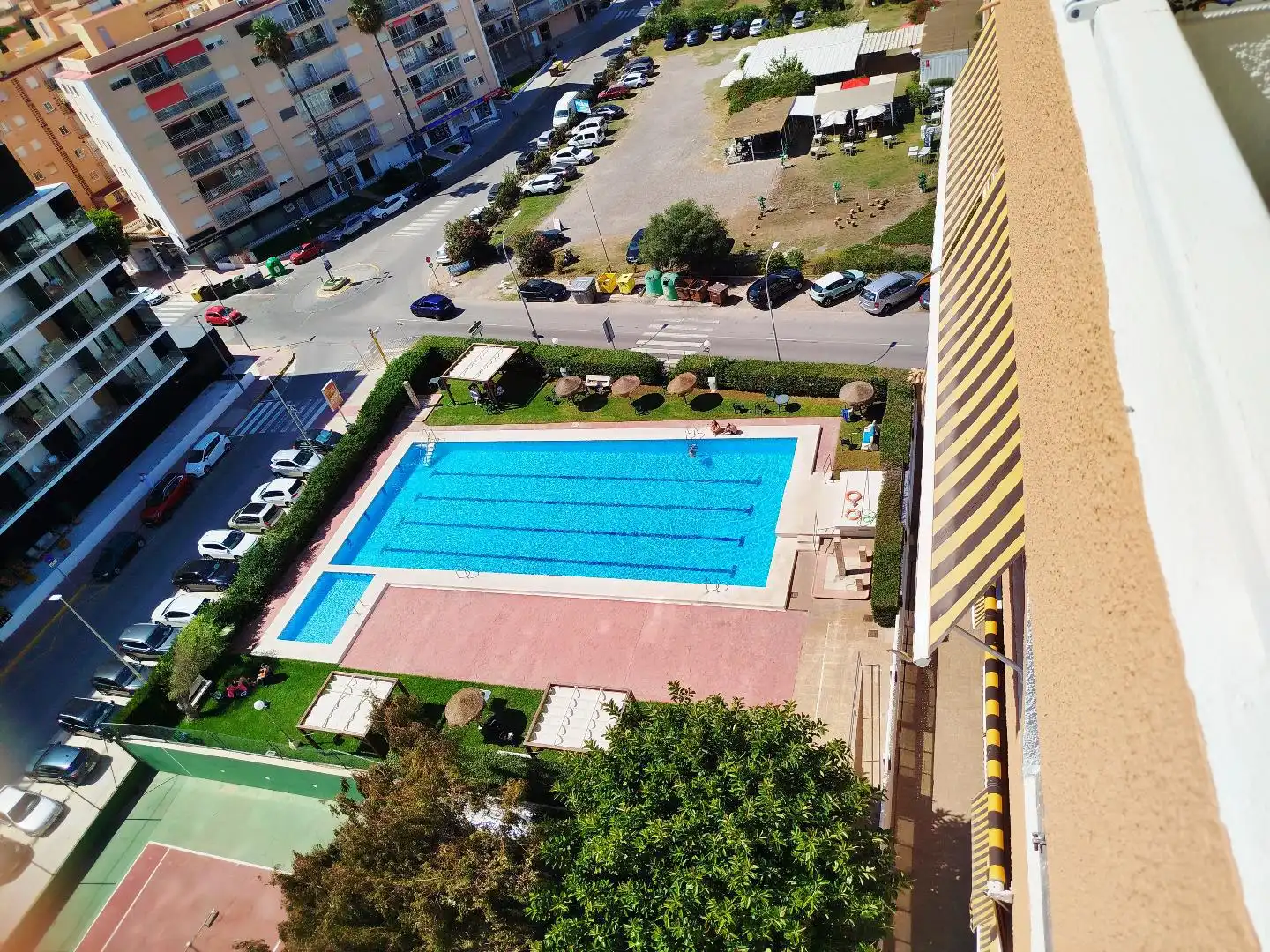 Piscina de Apartamento de alquiler en El Puig de Santa Maria con Terraza, Piscina y Amueblado