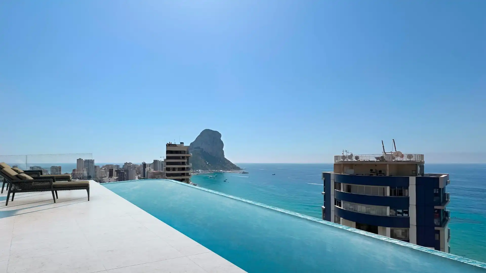 Swimming pool of Flat for sale in Calpe / Calp  with Air Conditioner, Terrace and Jacuzzi