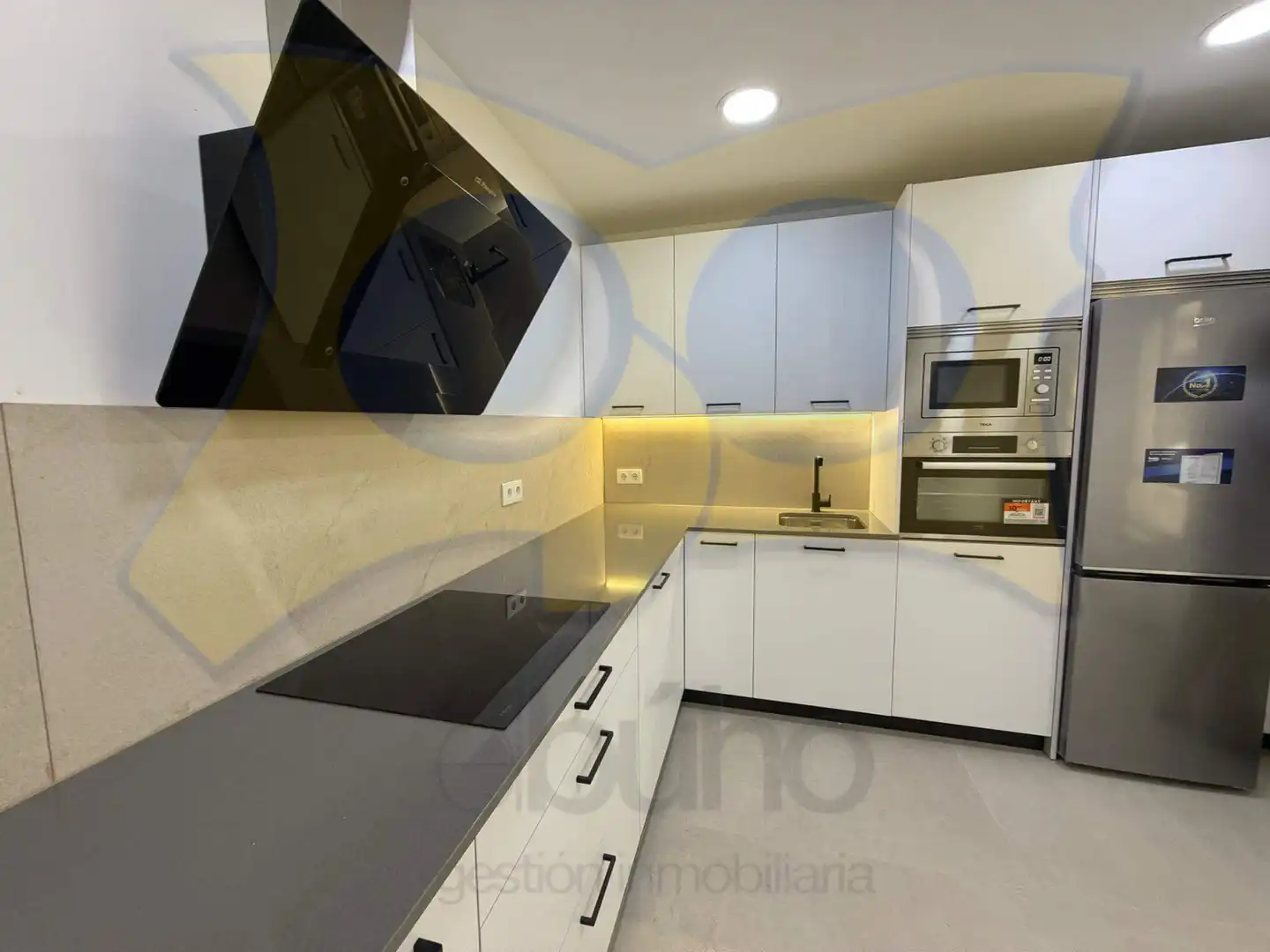 Cocina de Piso de alquiler en Salamanca con Calefacción, Parquet y Horno