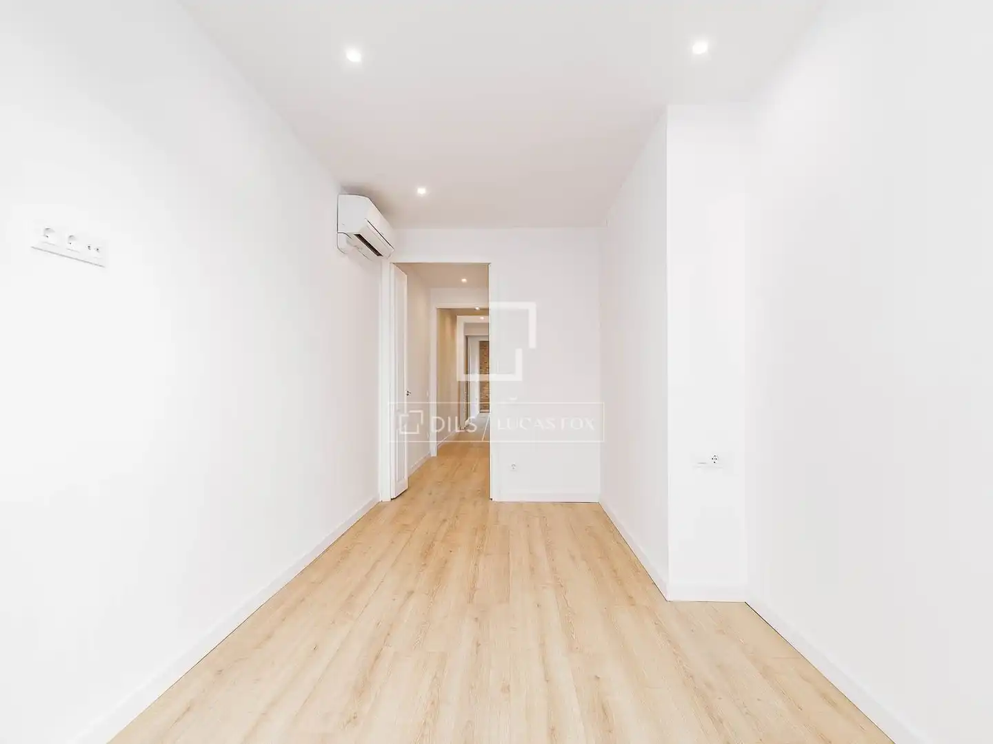 Wohnung zum Verkauf in Barcelona mit Klimaanlage, Heizung und Parkett