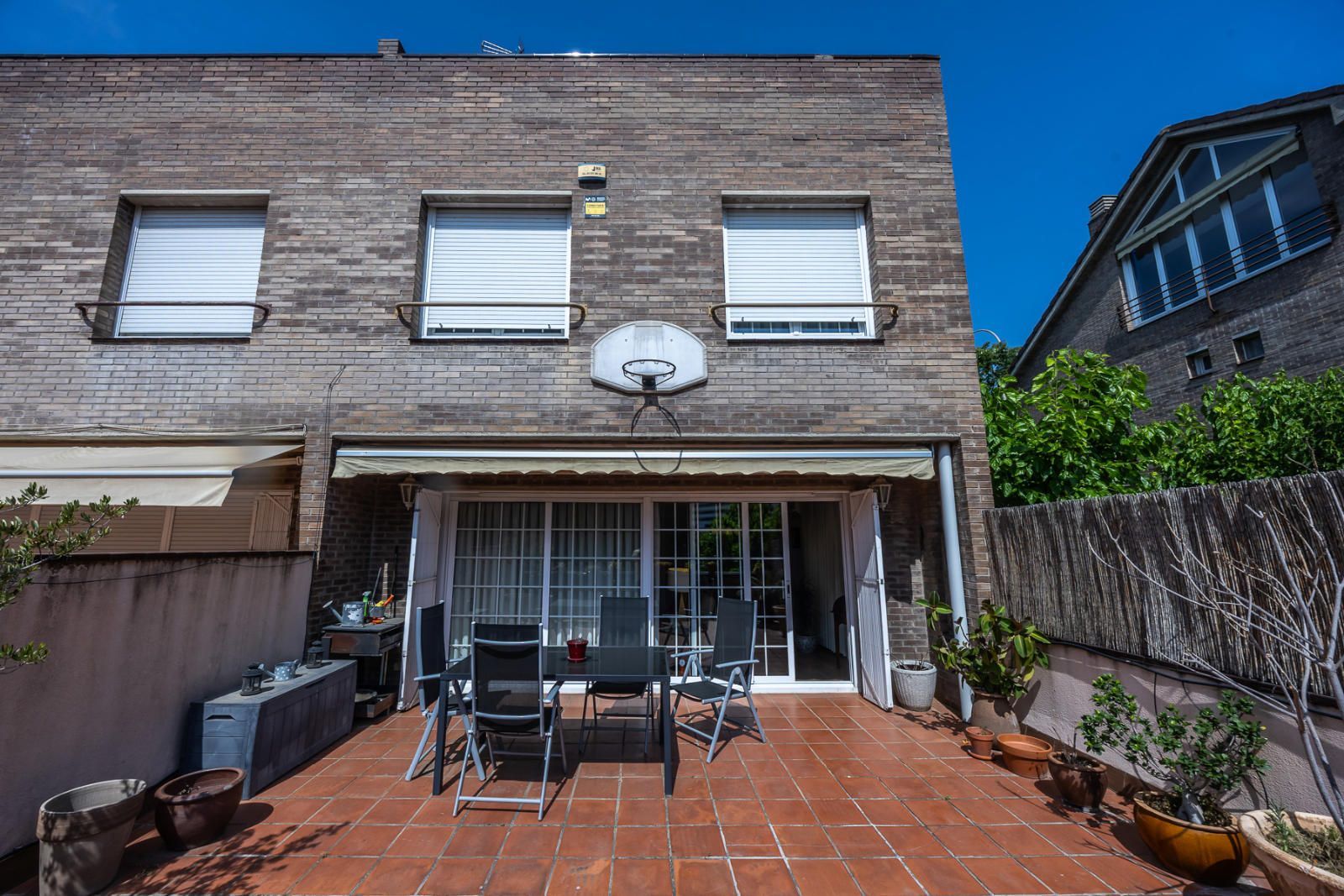 Jardí de Casa adosada en venda en Sabadell amb Aire condicionat, Calefacció i Jardí privat