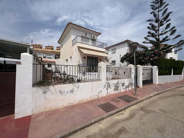 Casa-chalet en Venta en Calle Higueral, Torrox, Spain en Urbanización Santa Rosa