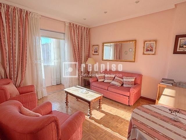 Living room of Flat for sale in  Madrid Capital  with Air Conditioner, Heating and Parquet flooring