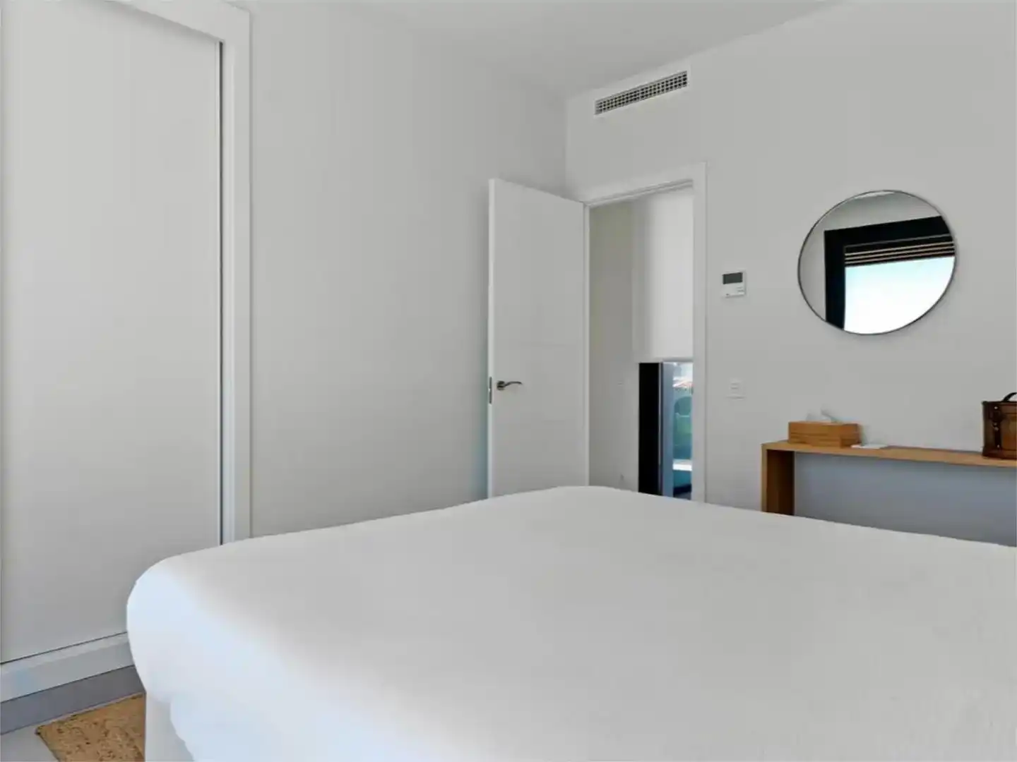 Dormitori de Casa adosada de lloguer en Estepona amb Aire condicionat, Jardí privat i Parquet