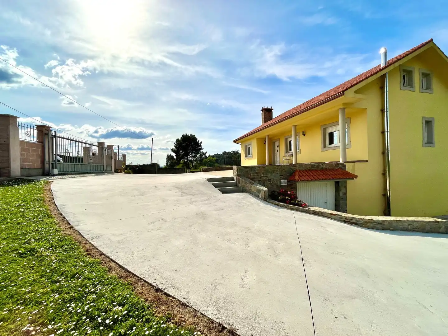Vista exterior de Casa o chalet en venta en Coirós con Calefacción