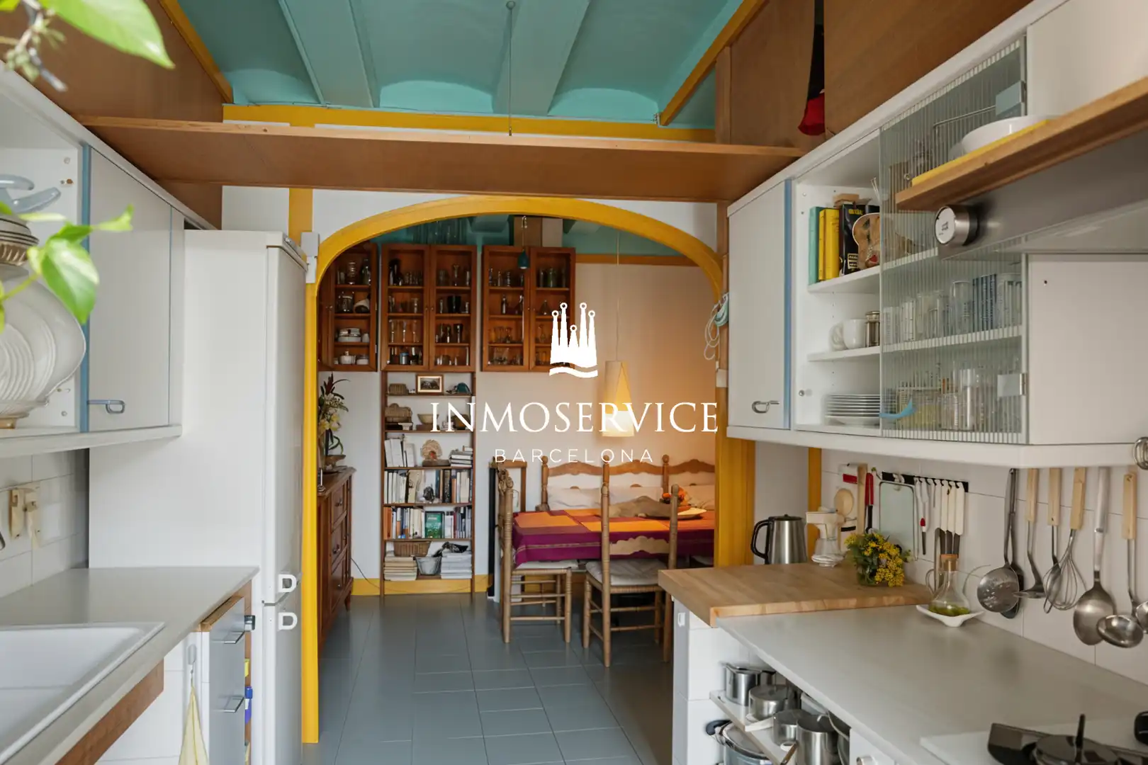 Küche von Wohnung zum Verkauf in Barcelona mit Heizung, Parkett und Abstellraum