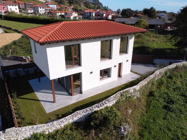 Casa-chalet en Venta en LLN-2, 9 en Cué - San Roque - Andrín