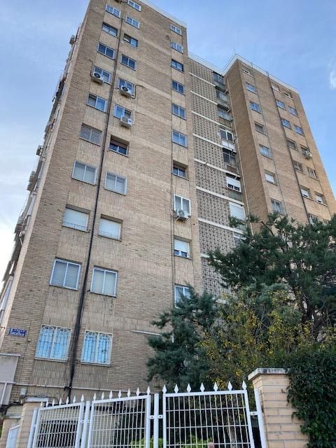 Vista exterior de Piso en venta en  Madrid Capital