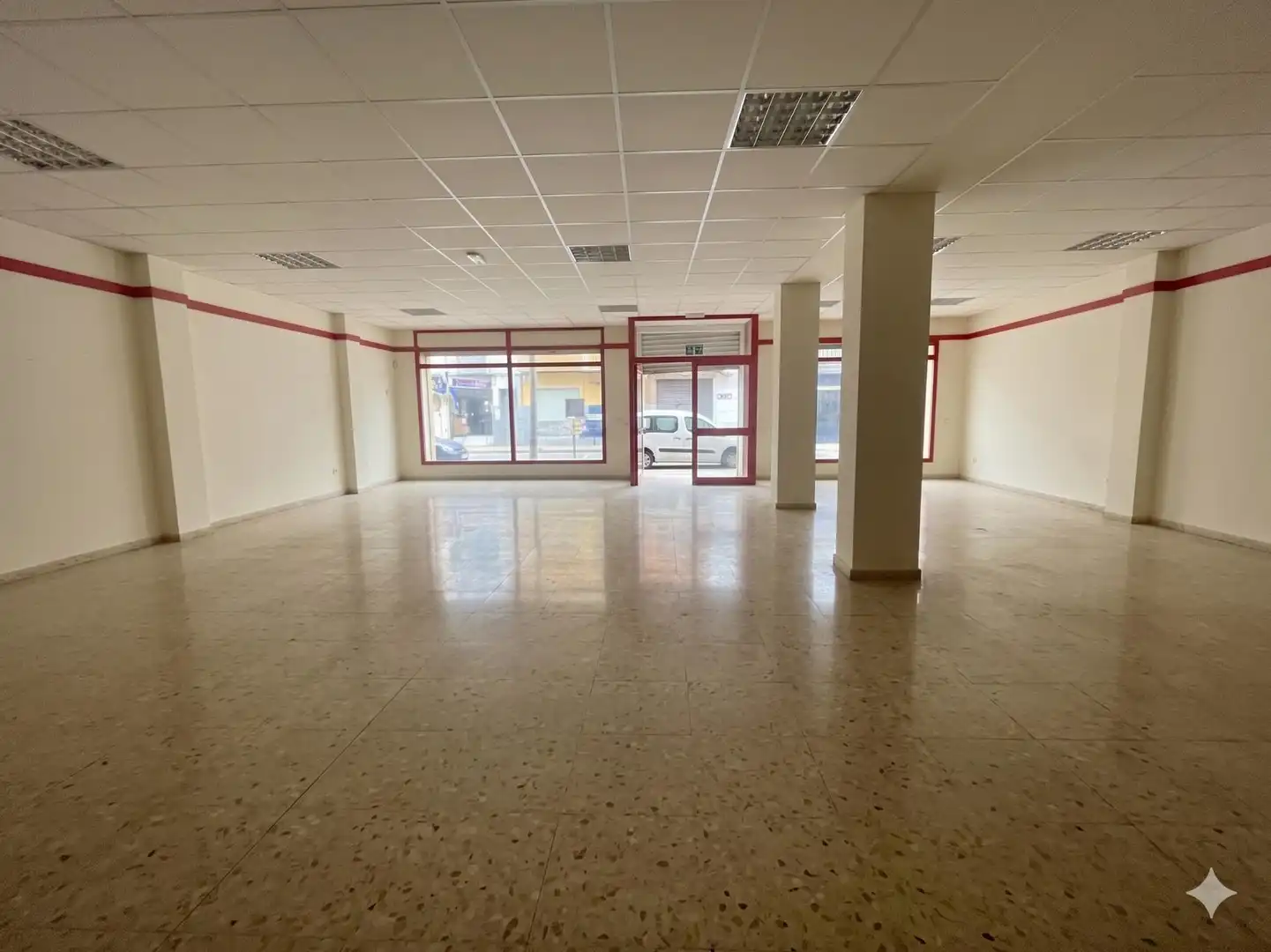 Local comercial en venda a Calle VIRGEN DE LOS DESAMPARADO, imagen 3