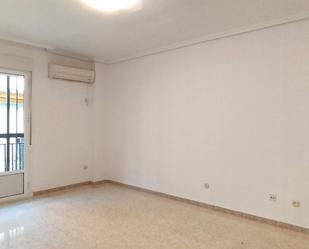 Flat to rent in  Sevilla Capital  with Air Conditioner, Heating and Oven