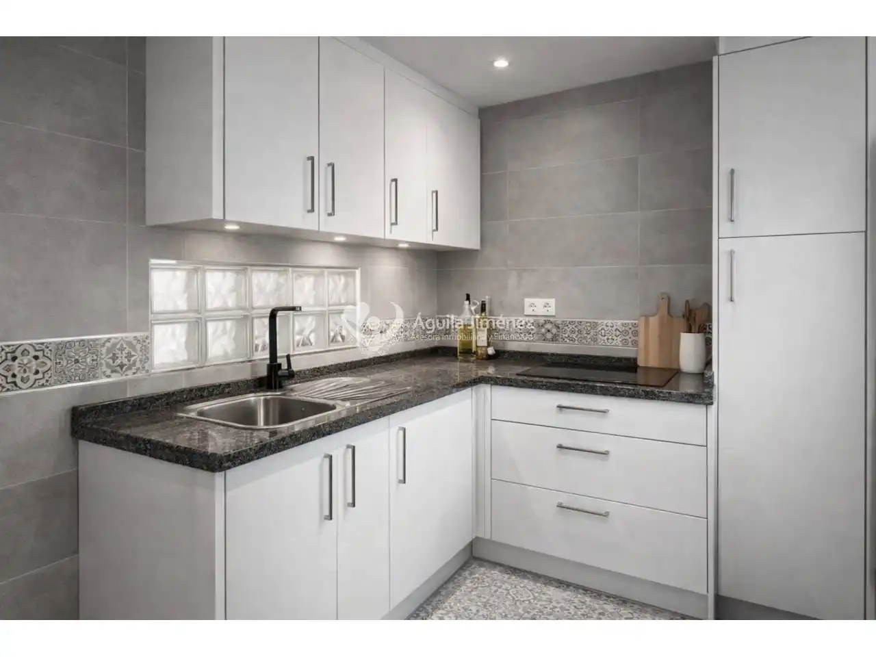 Cocina de Casa adosada en venta en Alcalá de Guadaira con Aire acondicionado, Calefacción y Parquet