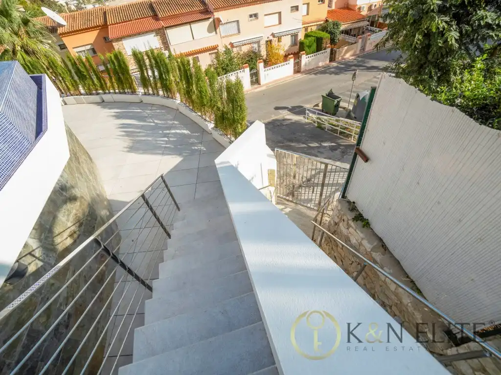 Vista exterior de Dúplex en venta en Benidorm con Aire acondicionado y Piscina