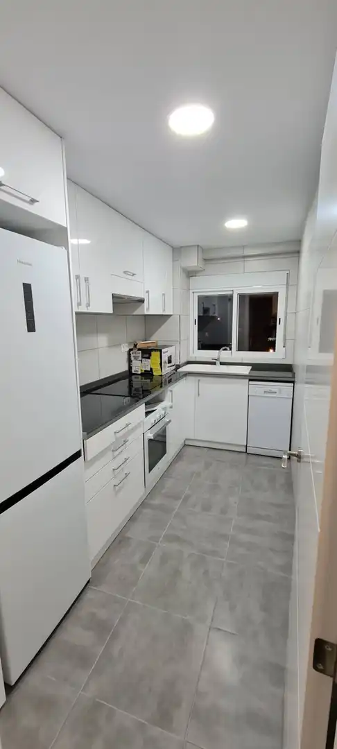 Cuina de Pis de lloguer en Valencia amb Aire condicionat, Calefacció i Moblat