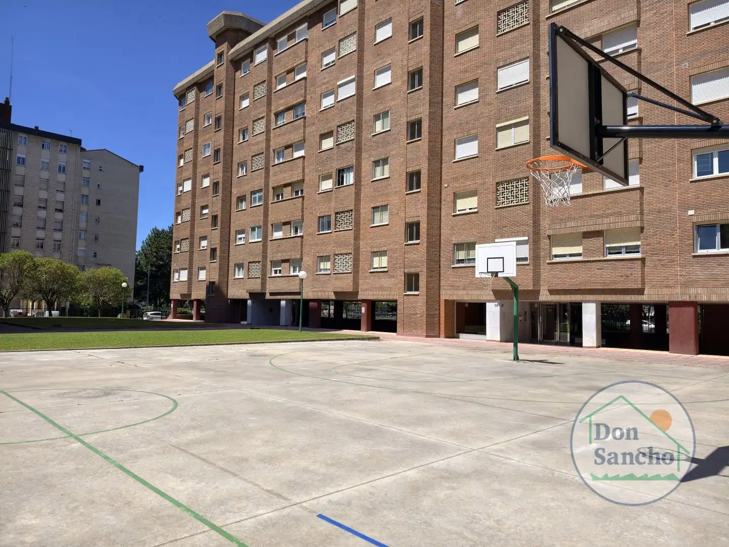 Parking de Piso en venta en Valladolid con Calefacción, Terraza y Trastero