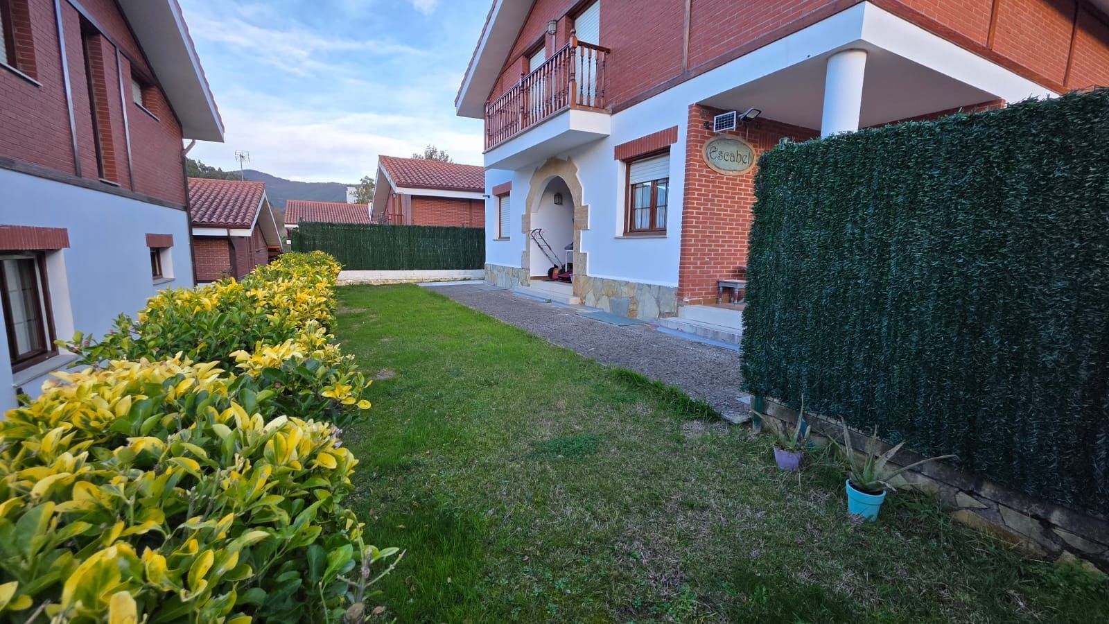 Jardí de Casa o xalet en venda en Castro-Urdiales amb Calefacció, Jardí privat i Terrassa