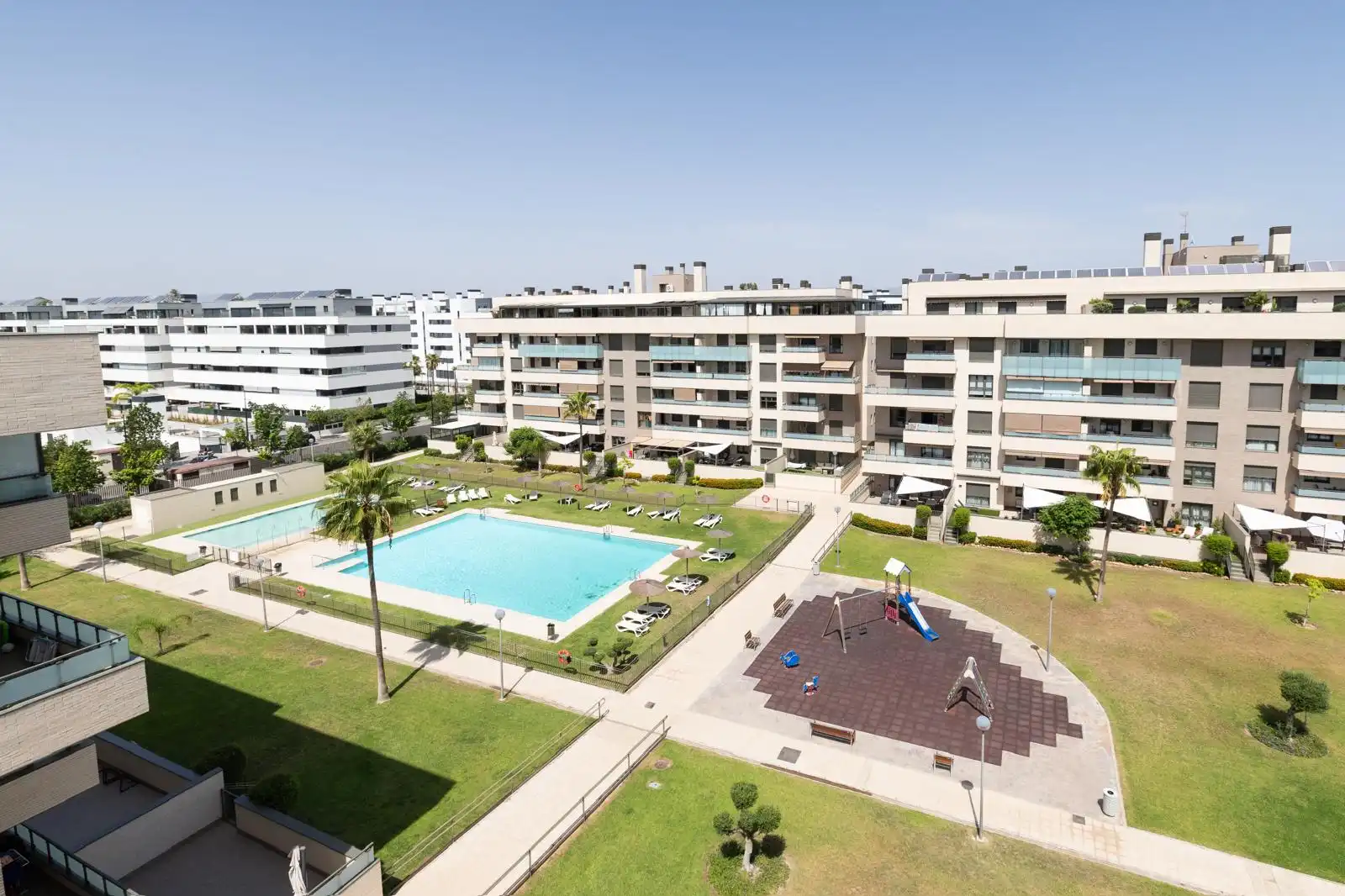 Schwimmbecken von Dachboden zur Miete in Torremolinos mit Klimaanlage, Terrasse und Möbliert