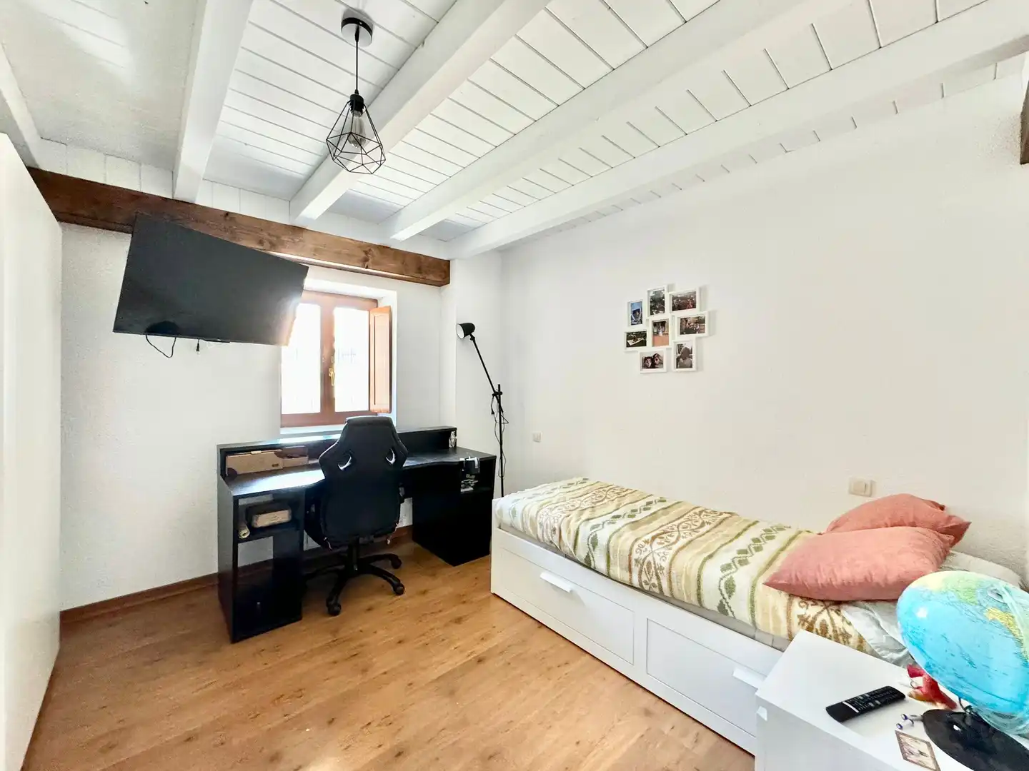 Schlafzimmer von Country house zum Verkauf in Condado de Treviño mit Möbliert